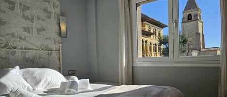 2 室のベッドルーム、WiFi (無料)、ベッドシーツ