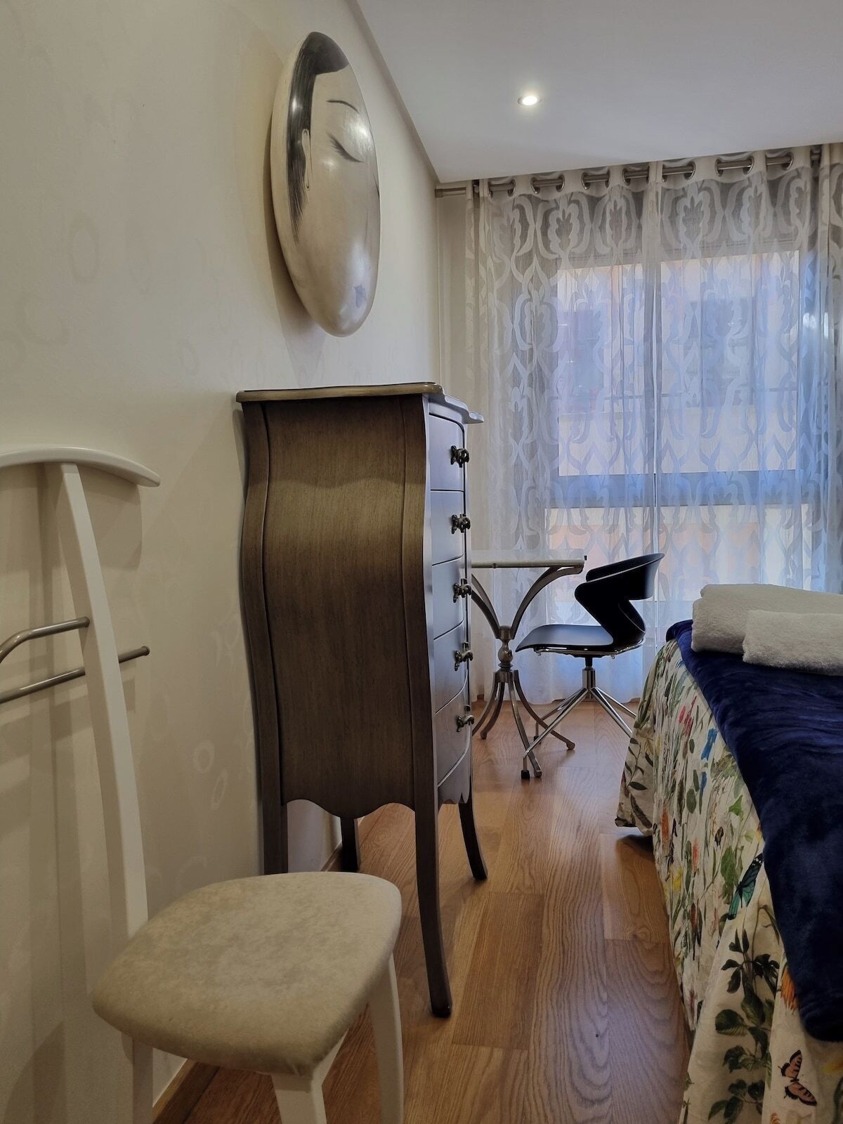 2 habitaciones, tabla de planchar con plancha y wifi gratis 