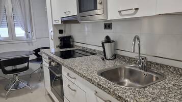 Refrigerador, microondas, horno y lavavajillas