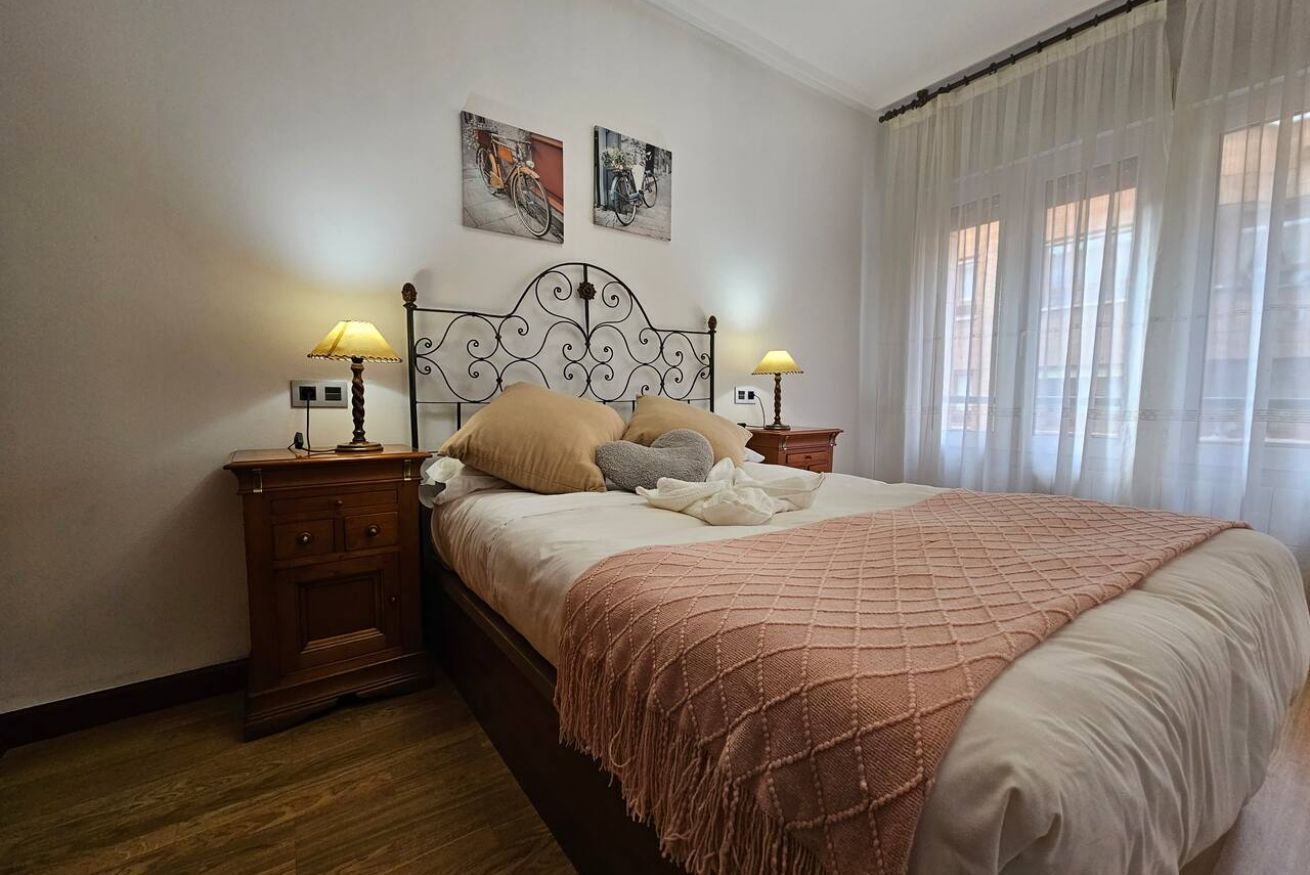 3 dormitorios, tabla de planchar con plancha, wifi gratis y ropa de cama