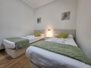 3 chambres, fer et planche à repasser, Wi-Fi gratuit, draps fournis