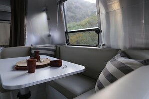 Airstream 22 Sport | In-room dining