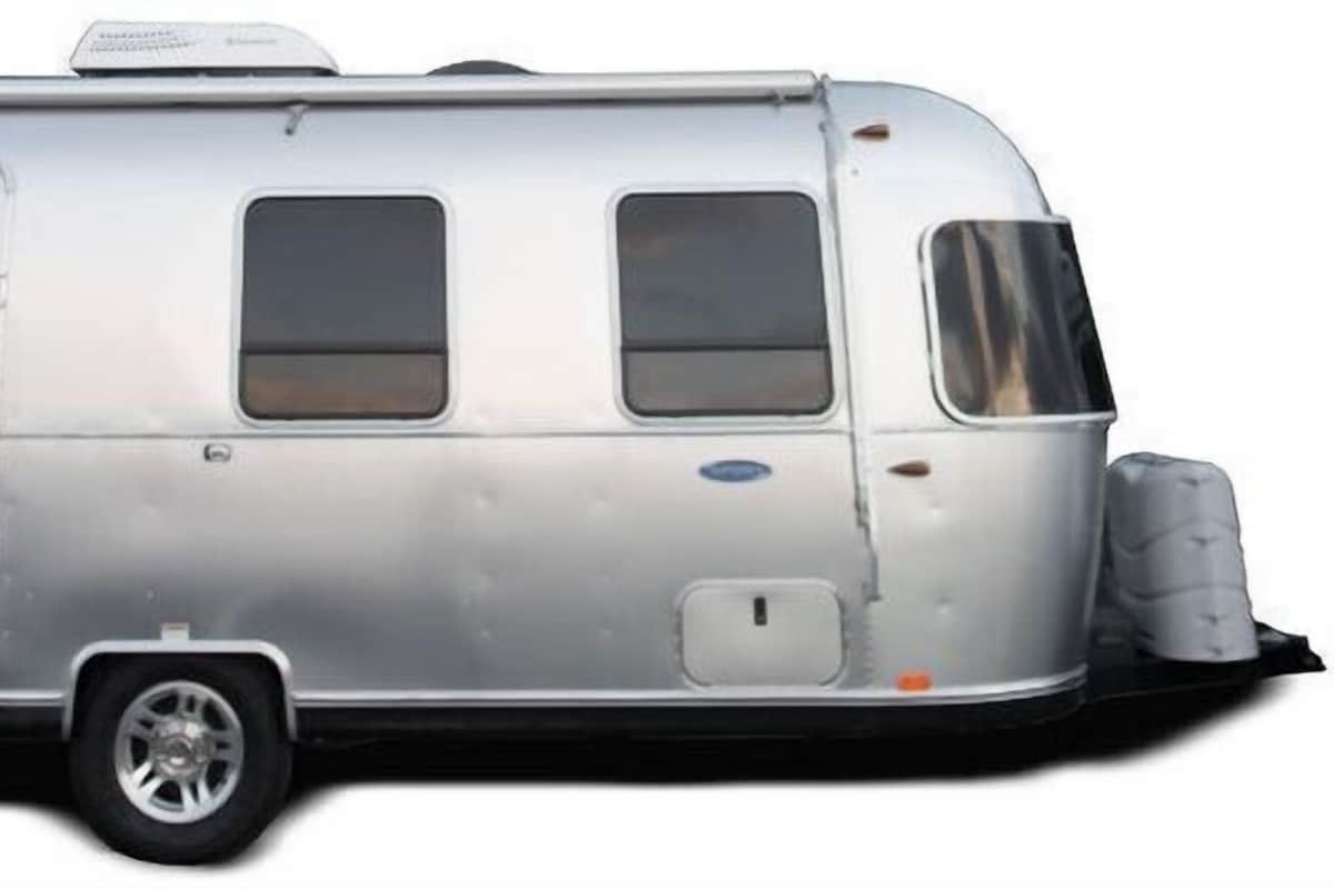 Airstream 22 Sport | Living area | 15-inch flat-screen TV with digital channels, TV, DVD player