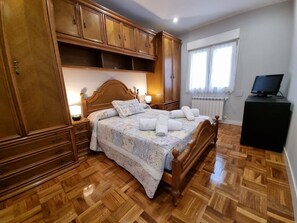 3 Schlafzimmer, Bügeleisen/Bügelbrett, kostenloses WLAN, Bettwäsche