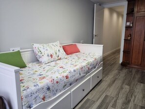 3 chambres, fer et planche à repasser, accès au Wi-Fi (inclus)