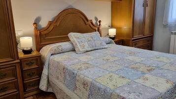 3 chambres, fer et planche à repasser, accès au Wi-Fi (inclus)
