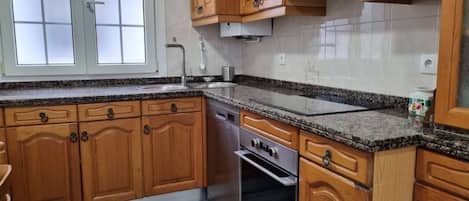 Coffee/tea maker, fridge, microwave, oven