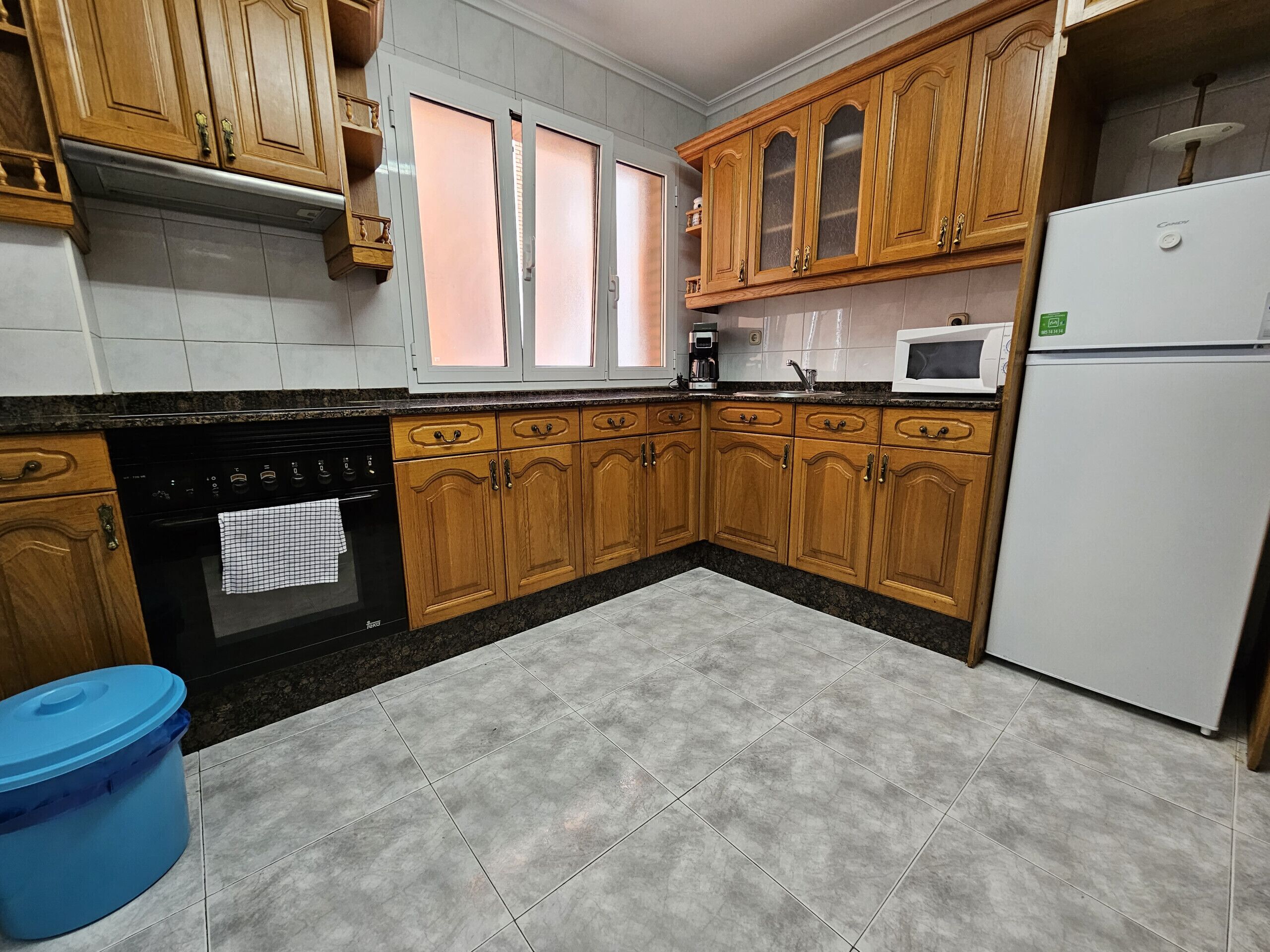 Fridge, microwave, oven, coffee/tea maker