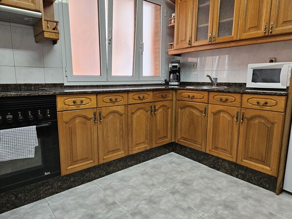 Fridge, microwave, oven, coffee/tea maker