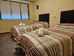 3 bedrooms, iron/ironing board, bed sheets