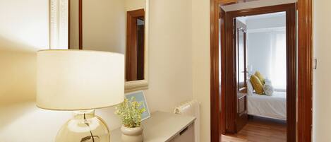 3 soverom, safe på rommet, strykejern/-brett og wi-fi (inkludert)