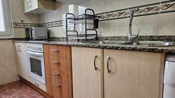 Fridge, microwave, oven, coffee/tea maker