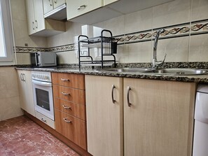 Fridge, microwave, oven, coffee/tea maker