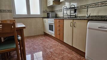 Frigorifero, microonde, forno, macchina per tè/caffè