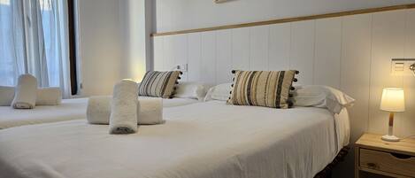 3 makuuhuonetta, silitysrauta/-lauta, ilmainen Wi-Fi, vuodevaatteet