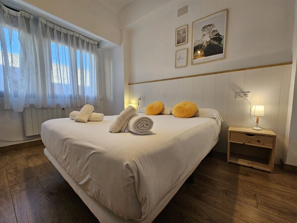 3 bedrooms, iron/ironing board, free WiFi, bed sheets