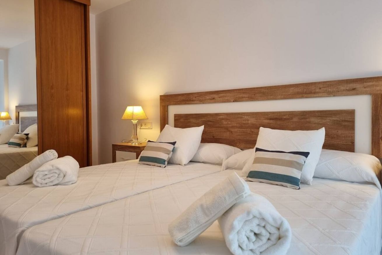 2 habitaciones, tabla de planchar con plancha y wifi gratis 