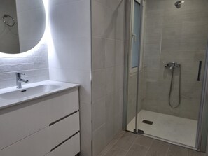 تجهيزات دش، مجففات شعر، مناشف
