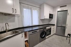 Coffee/tea maker, fridge, microwave, oven