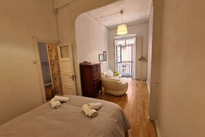 3 bedrooms, iron/ironing board, WiFi (free), bed sheets