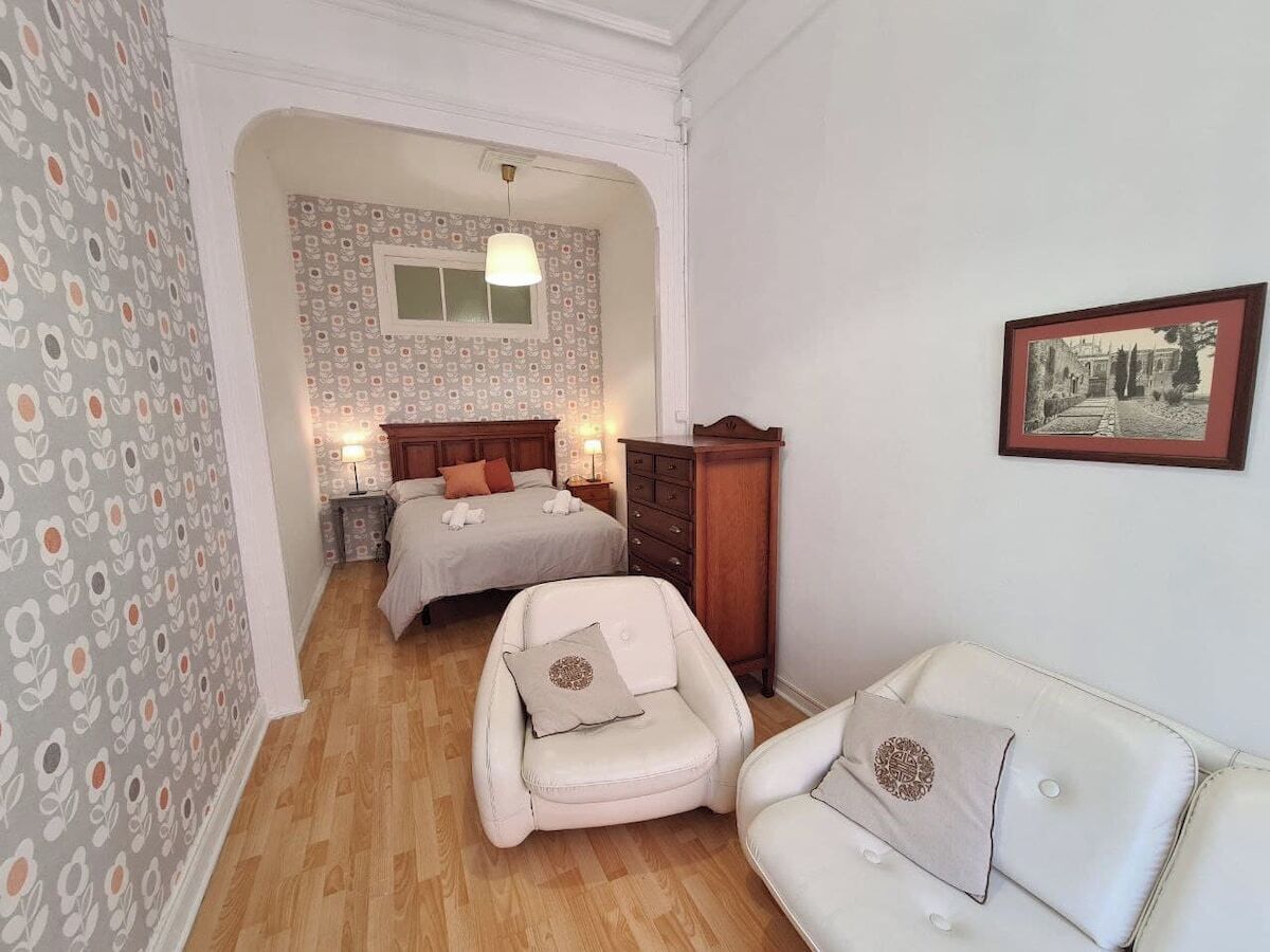 3 makuuhuonetta, silitysrauta/-lauta, ilmainen Wi-Fi, vuodevaatteet