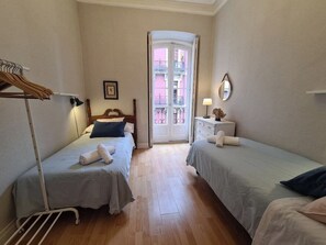 3 habitaciones, tabla de planchar con plancha y wifi gratis 