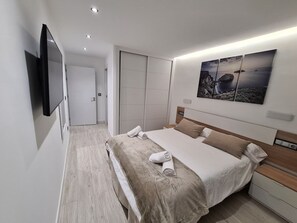 4 bedrooms, iron/ironing board, free WiFi, bed sheets