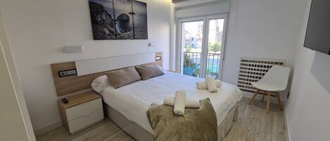 4 bedrooms, iron/ironing board, free WiFi, bed sheets