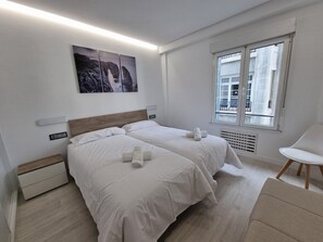4 slaapkamers, een strijkplank/strijkijzer, gratis wifi, beddengoed