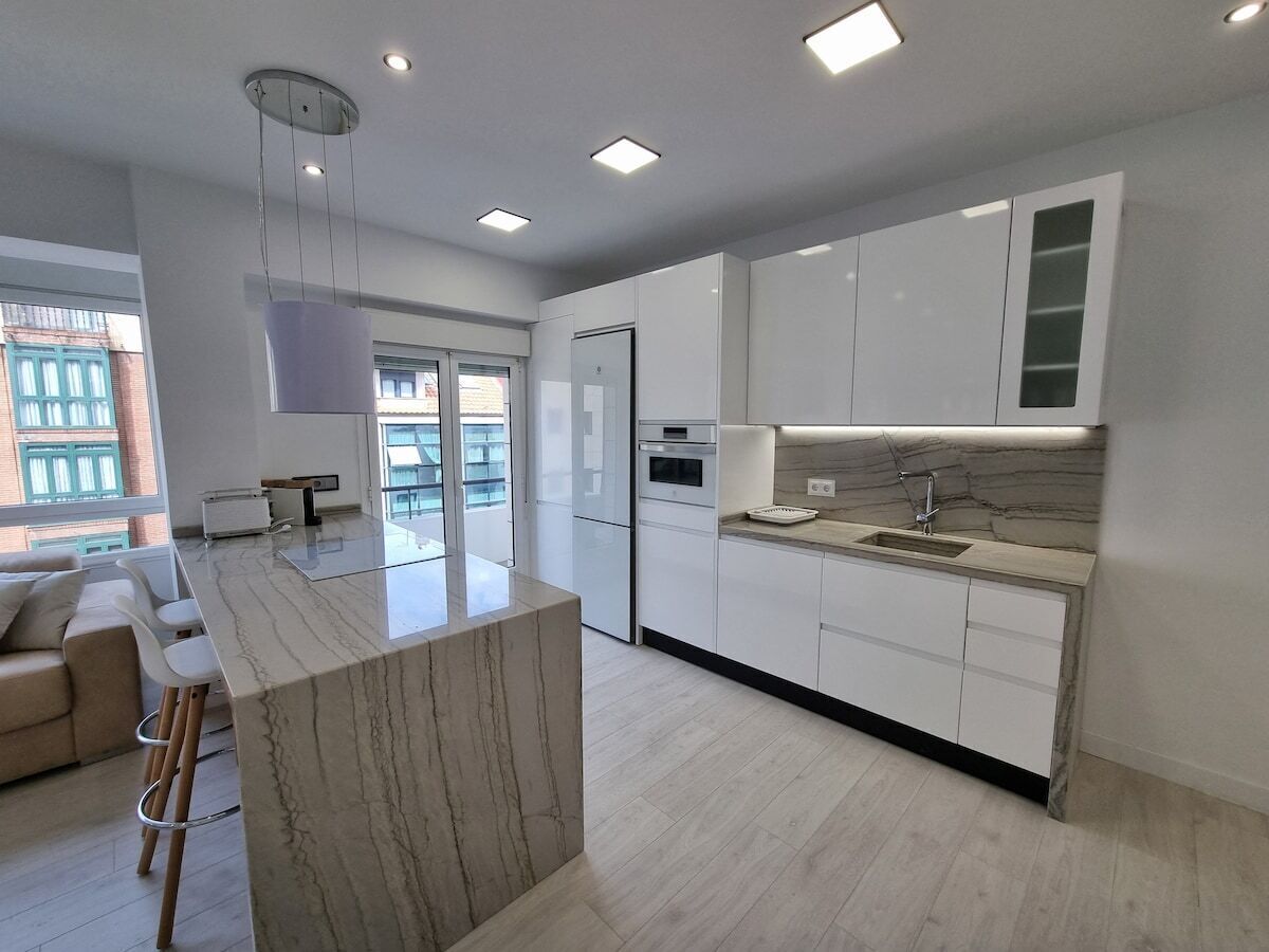 Kühlschrank, Mikrowelle, Ofen, Geschirrspüler