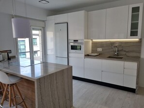 Réfrigérateur, micro-ondes, four, lave-vaisselle