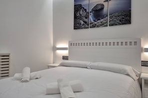 4 dormitoris, planxa i posts de planxar, wifi gratuïta i roba de llit 