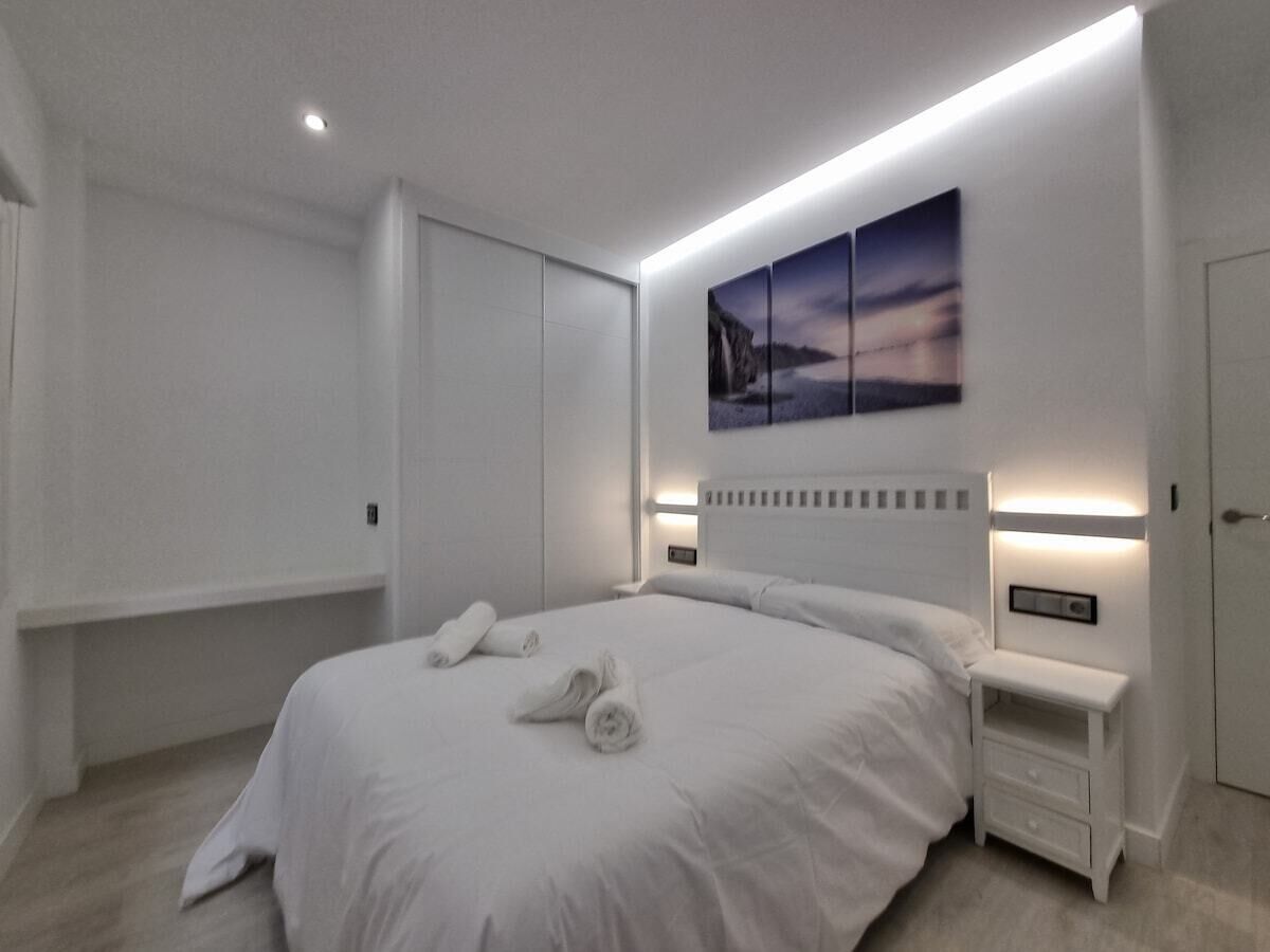 4 bedrooms, iron/ironing board, free WiFi, bed sheets