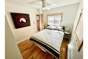 2 chambres, fer et planche à repasser, lit parapluie, Wi-Fi gratuit