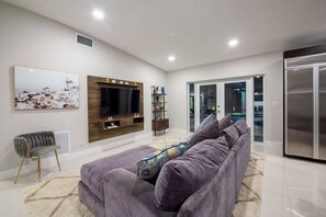 Smart TV, fireplace, offices