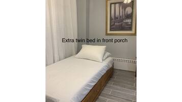 3 bedrooms, iron/ironing board, free WiFi, bed sheets