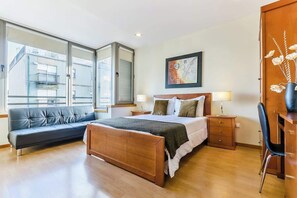 3 dormitorios, tabla de planchar con plancha, wifi y ropa de cama