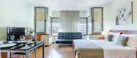 3 chambres, fer et planche à repasser, Wi-Fi, draps fournis