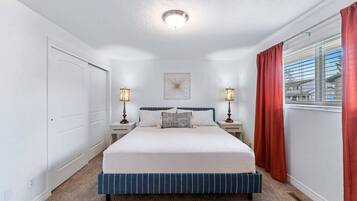 6 slaapkamers, een strijkplank/strijkijzer, reisbedje, gratis wifi