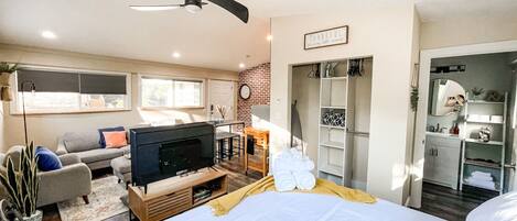 1 soverom, strykejern/-brett, wi-fi (inkludert) og sengetøy