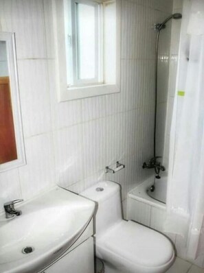 Family Cabin | Bathroom