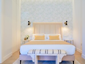 Iron/ironing board, Internet, bed sheets