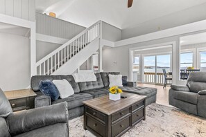 Televisión y chimenea