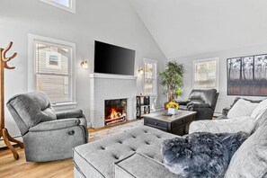 Televisión y chimenea