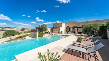 Outdoor pool, an infinity pool