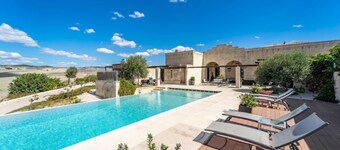 Private hilltop villa with infinity pool ideal for your visit to Puglia.