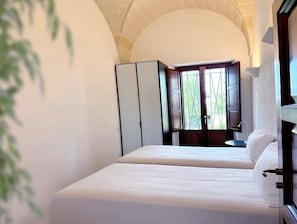 3 chambres, coffres-forts dans les chambres, chambres insonorisées
