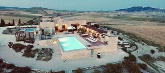 Private hilltop villa with infinity pool ideal for your visit to Puglia. 