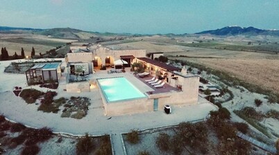 Private hilltop villa with infinity pool ideal for your visit to Puglia. 