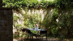 Outdoor dining - Calling all romantics, walkers, wanderers and design lovers (Lymington)